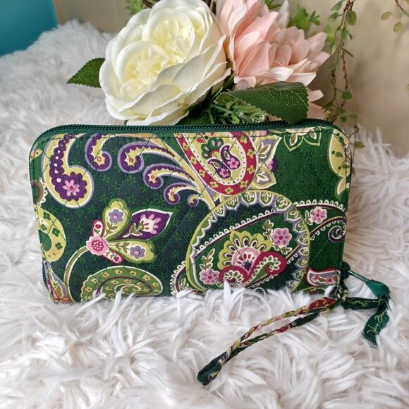 Vera Bradley Retired Rare Chelsea Green Zip Around Wallet - Picture 3 of 6